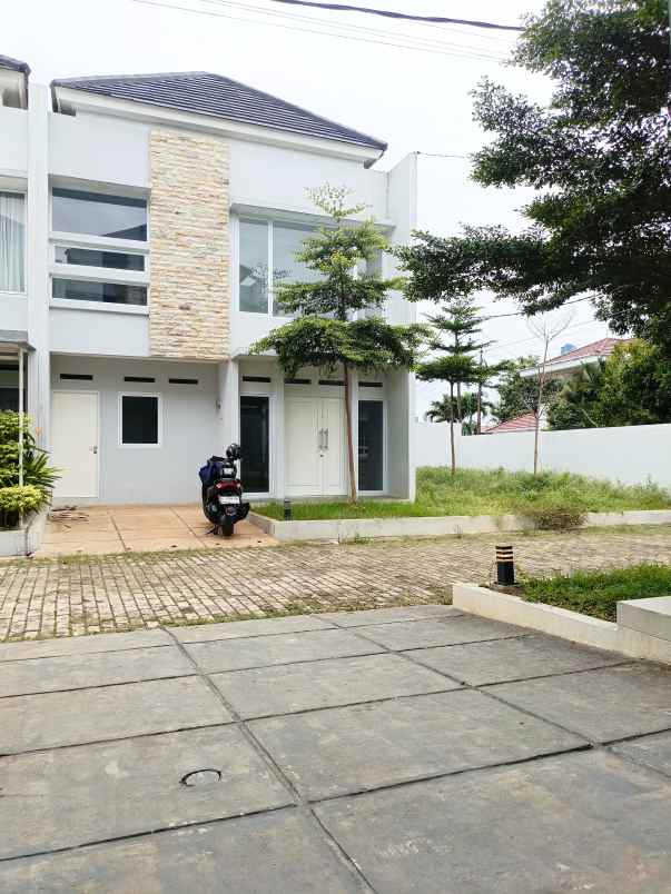 dijual rumah komplek kavling deplu adam