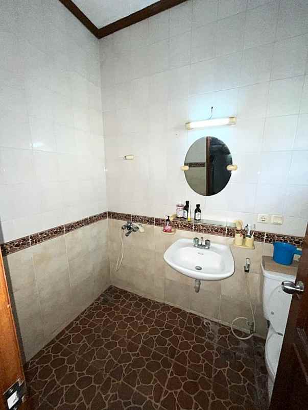 dijual rumah komplek pesanggrahan