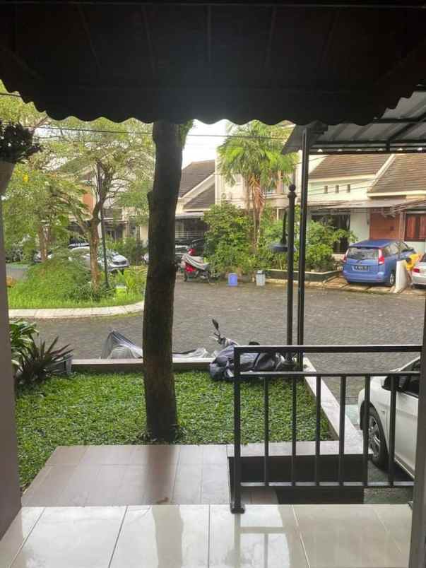 dijual rumah komplek puri andora serua