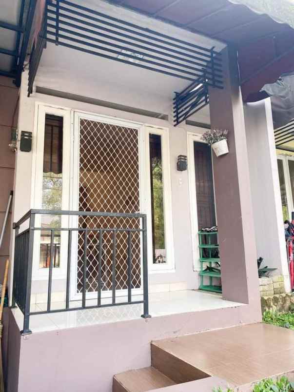 dijual rumah komplek puri andora serua