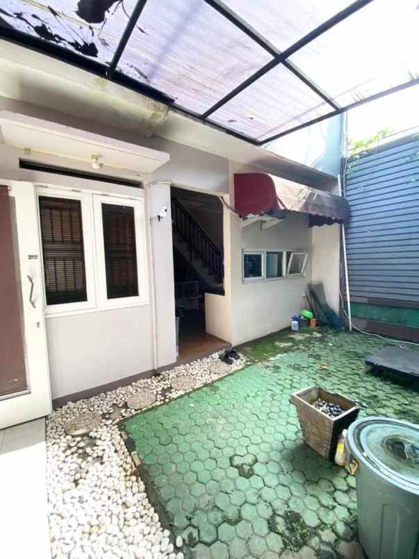 dijual rumah komplek puri andora serua