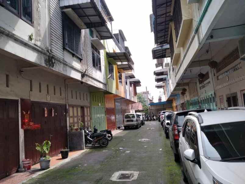 dijual rumah komplek royal residence medan