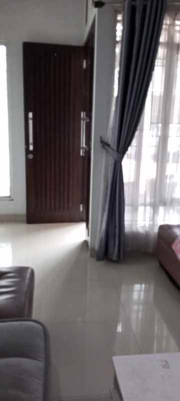 dijual rumah komsen