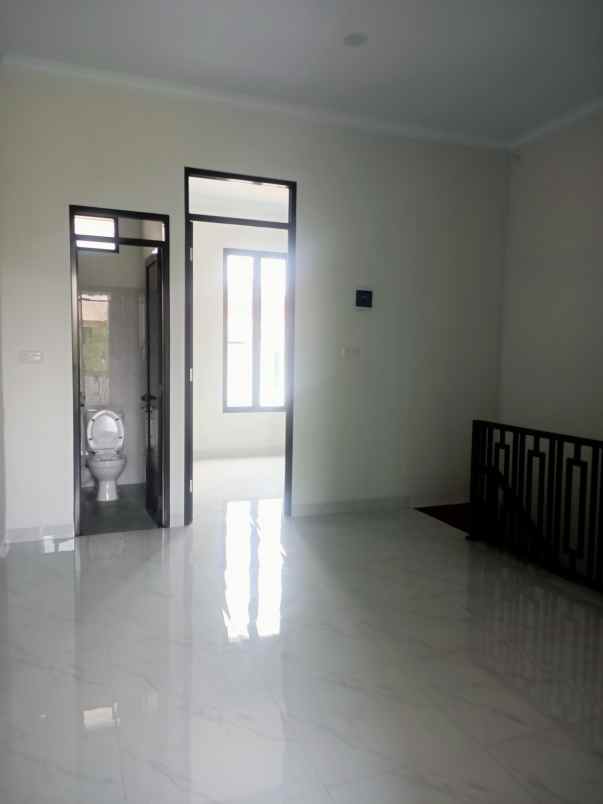 dijual rumah kota harapan indah bekasi