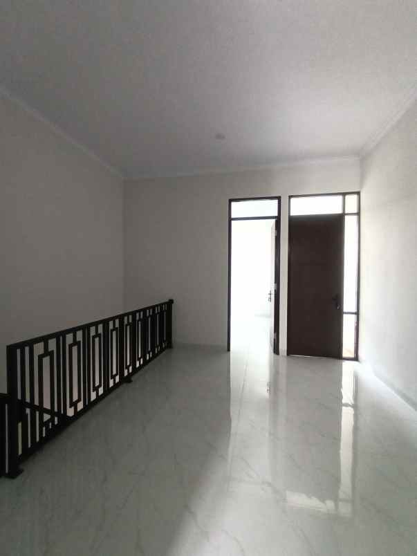 dijual rumah kota harapan indah bekasi