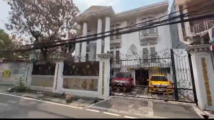 dijual rumah kramat raya jakarta pusat