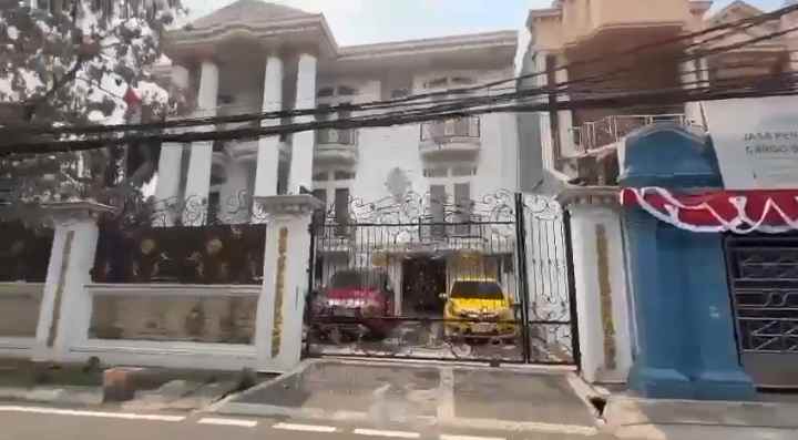 dijual rumah kramat raya jakarta pusat