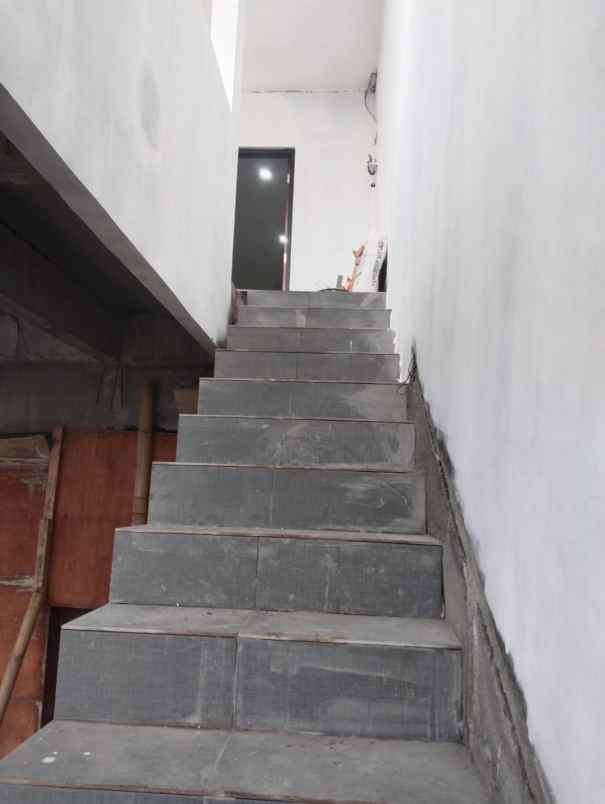 dijual rumah kumudasmoro pamularsih