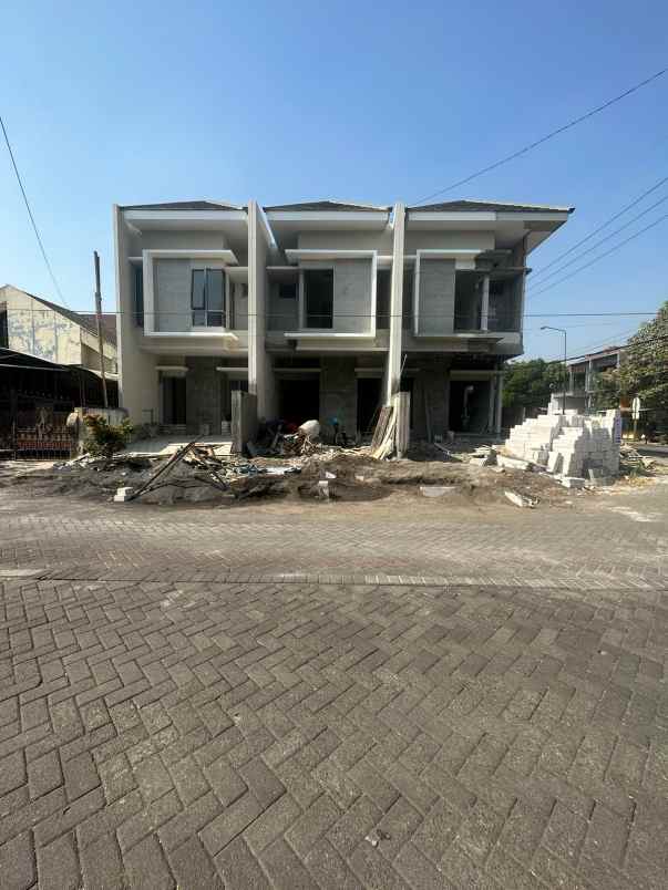 dijual rumah kutisari indah