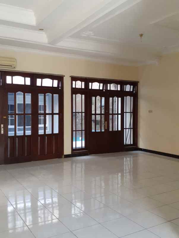 dijual rumah kutisari indah utara