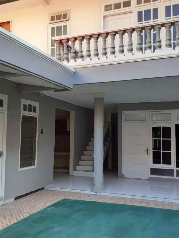 dijual rumah kutisari indah utara