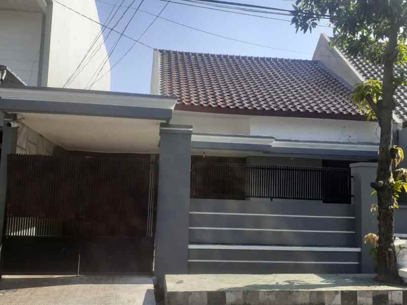 dijual rumah kutisari indah utara