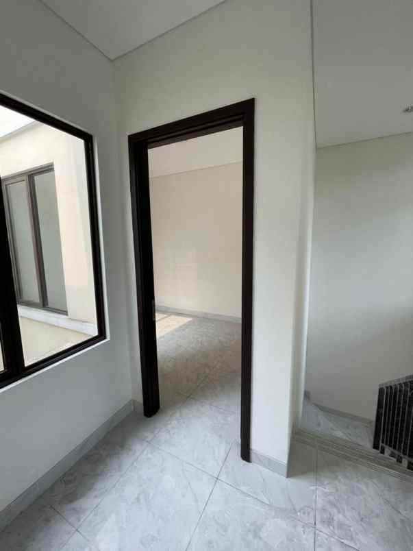 dijual rumah lavon swancity