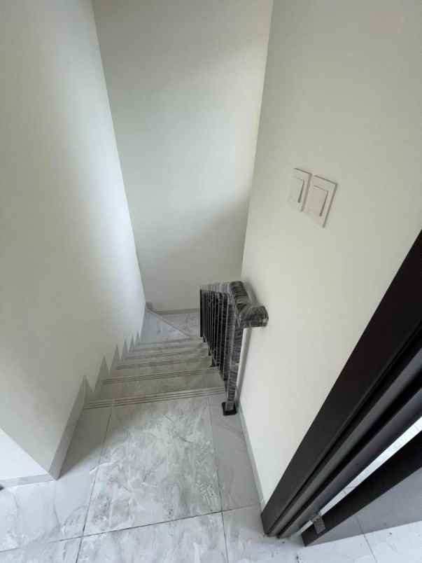 dijual rumah lavon swancity