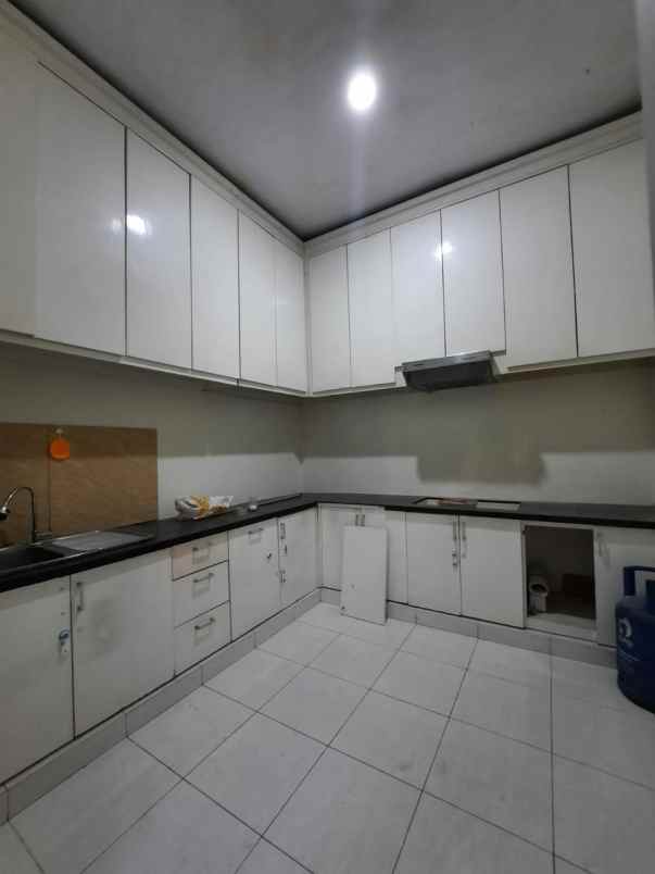 dijual rumah lebak indah