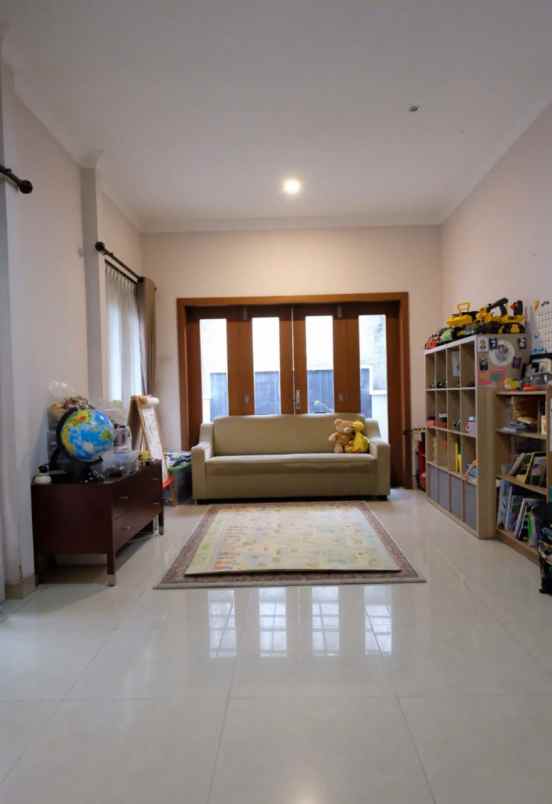 dijual rumah lebak lestari indah