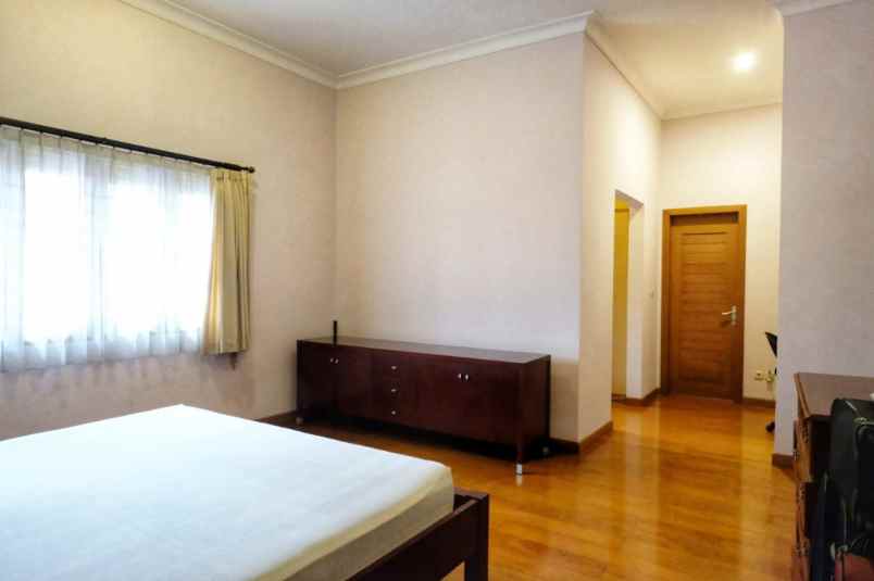 dijual rumah lebak lestari indah