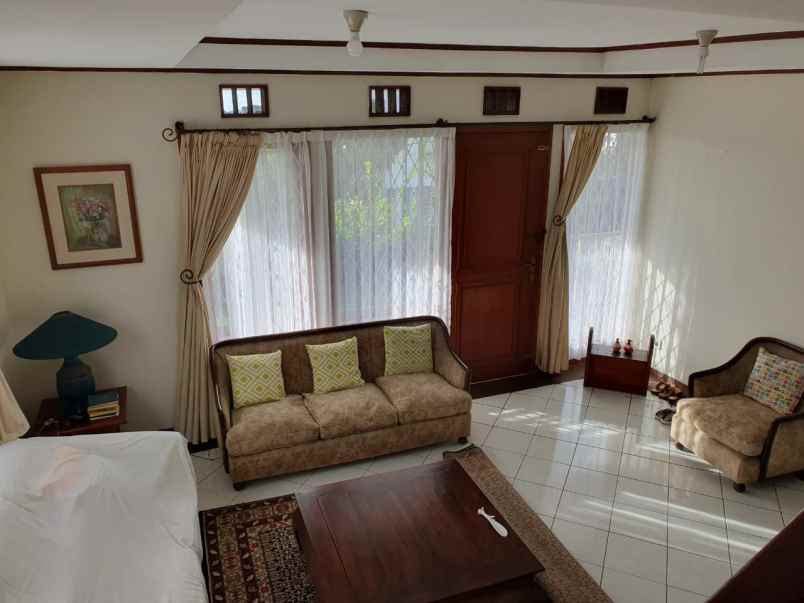 dijual rumah lembah pakar timur