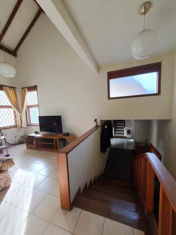 dijual rumah lembah pakar timur