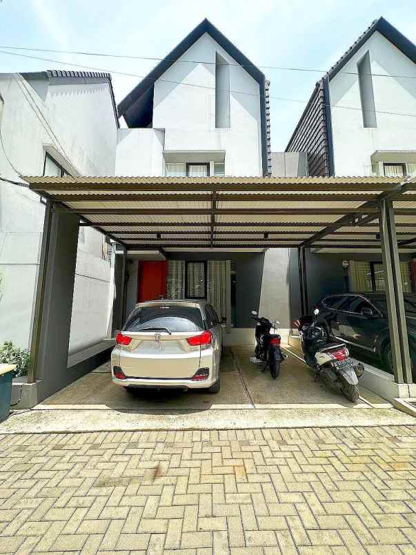 dijual rumah lubang buaya