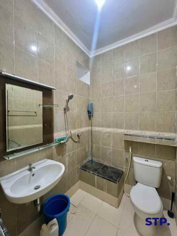 dijual rumah manyar jaya