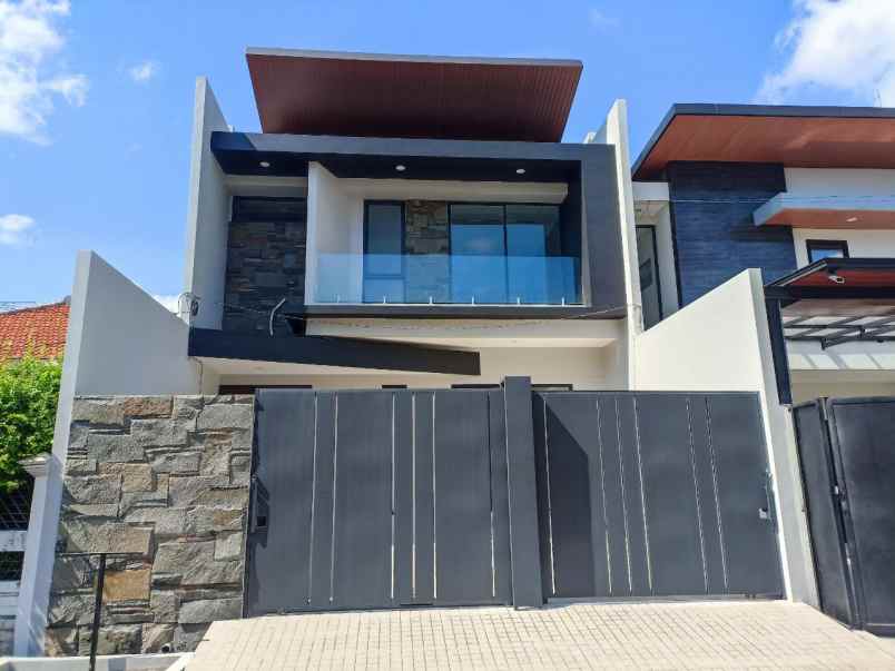 dijual rumah manyar jaya