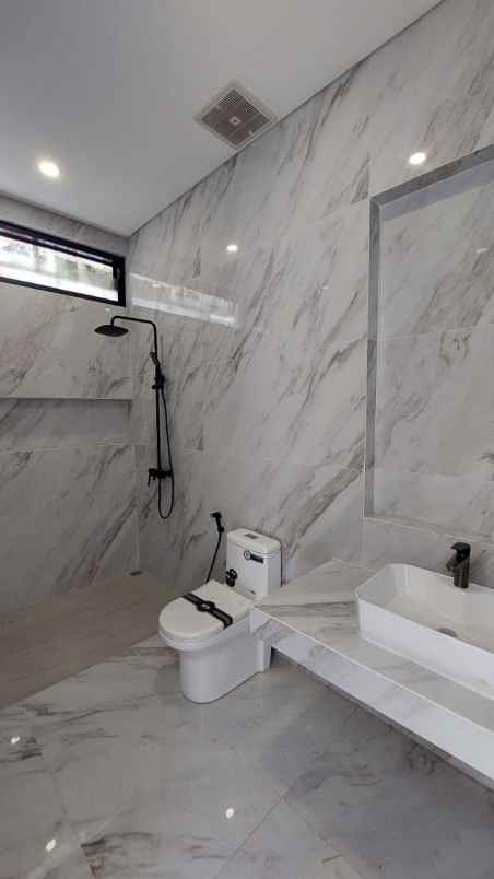 dijual rumah manyar kertoarjo