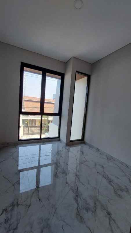 dijual rumah manyar kertoarjo