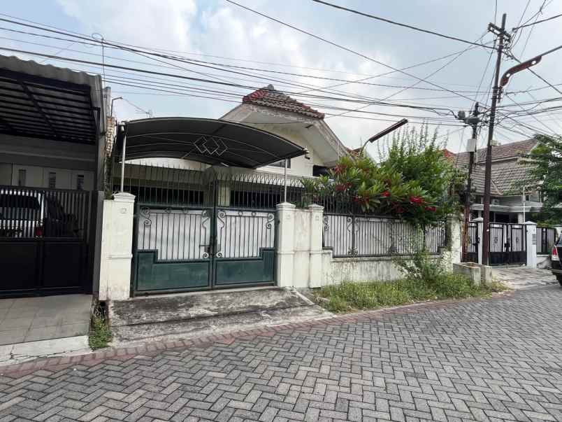 dijual rumah manyar tirtoyoso