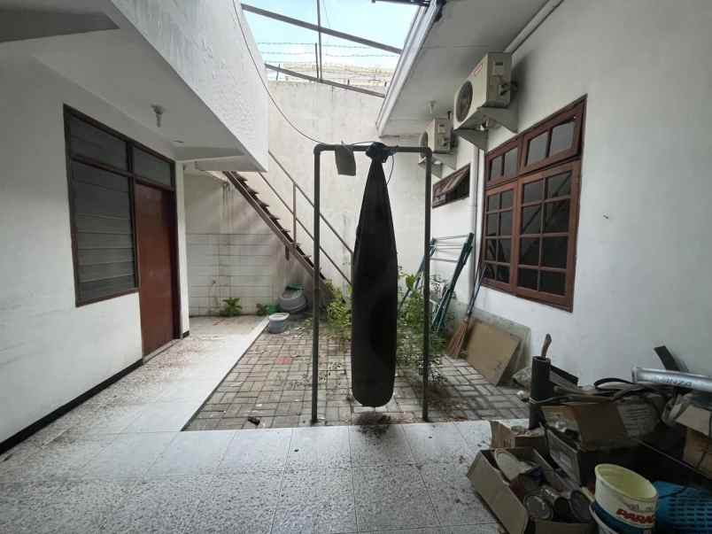 dijual rumah manyar tirtoyoso