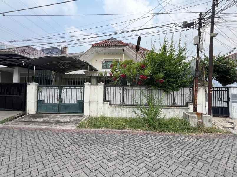 dijual rumah manyar tirtoyoso