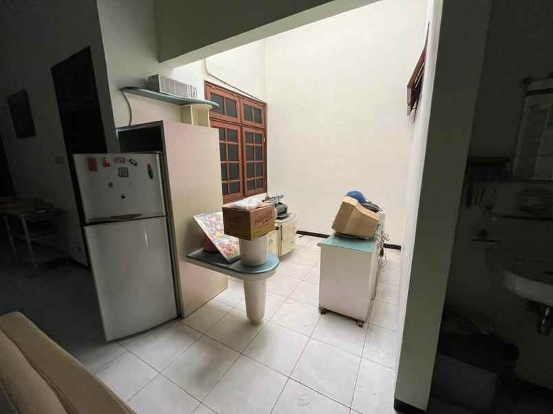 dijual rumah manyar tirtoyoso