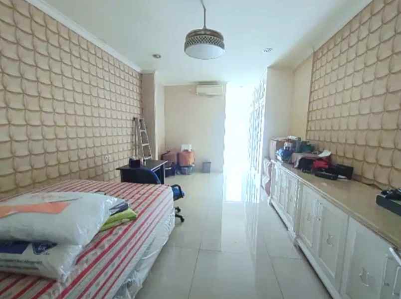 dijual rumah mediterania boulevard