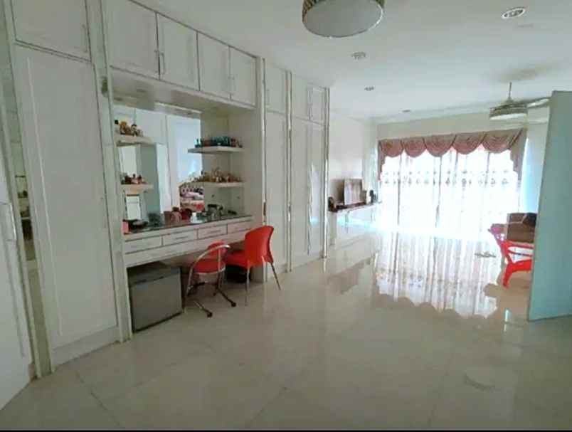 dijual rumah mediterania boulevard