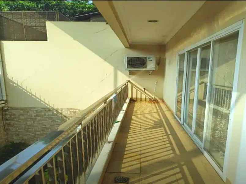 dijual rumah mediterania boulevard