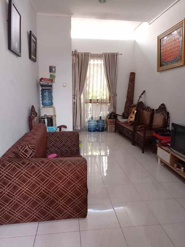 dijual rumah mekarsari