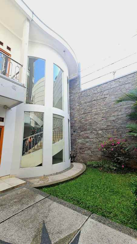 dijual rumah mekarwangi