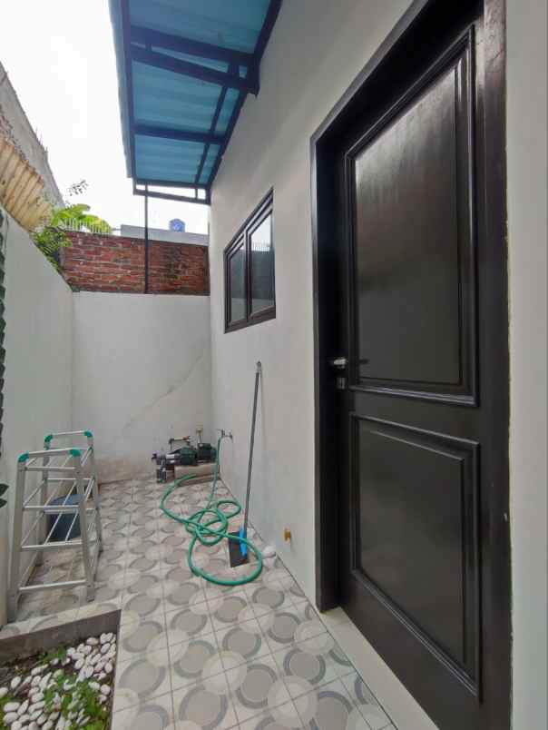 dijual rumah meruya kembangan