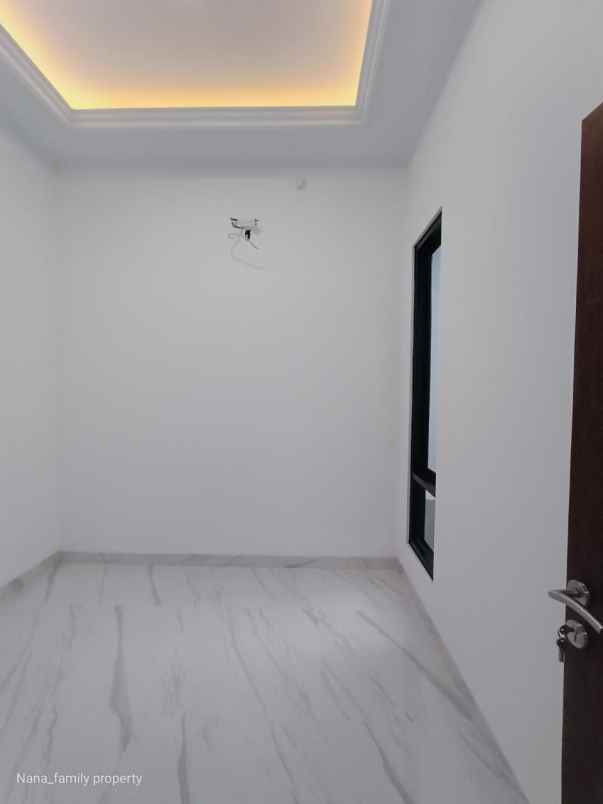 dijual rumah meruya kembangan jakbar