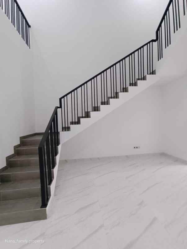 dijual rumah meruya kembangan jakbar