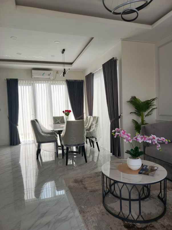 dijual rumah mewah 3 lantai dekat mrt lebak bulus