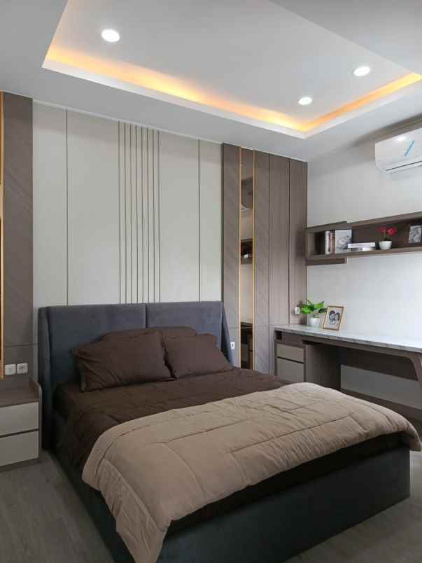 dijual rumah mewah 3 lantai dekat mrt lebak bulus