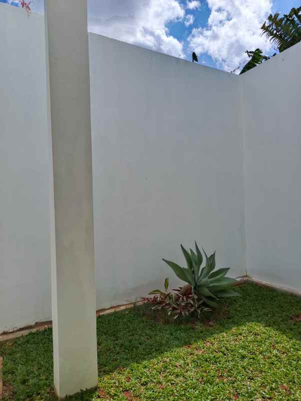 dijual rumah mewah 3 lantai dekat mrt lebak bulus