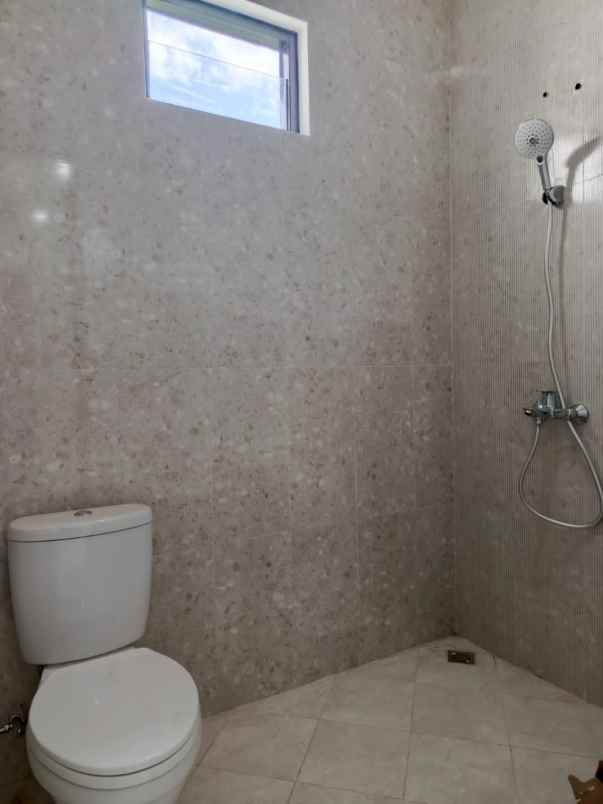 dijual rumah mewah 3 lantai dekat mrt lebak bulus