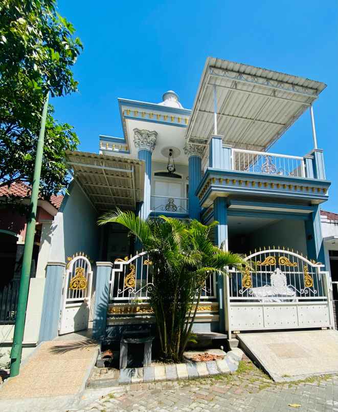 dijual rumah model classic di perum kebonsari surabaya