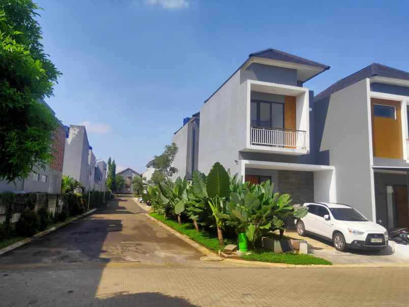 dijual rumah murah 2 lantai dan siap huni