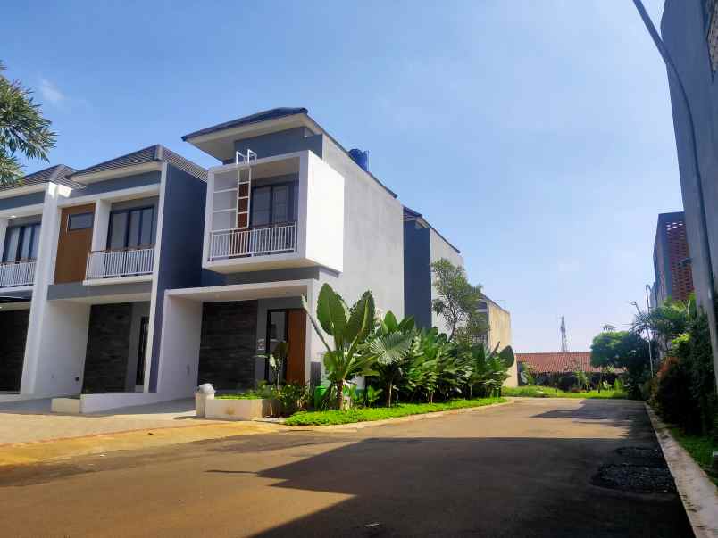 dijual rumah murah 2 lantai dan siap huni