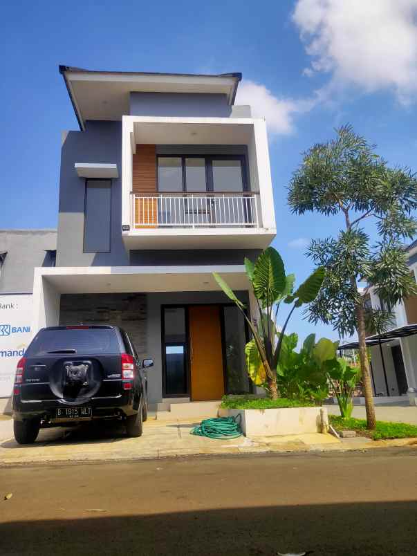 dijual rumah murah 2 lantai dan siap huni