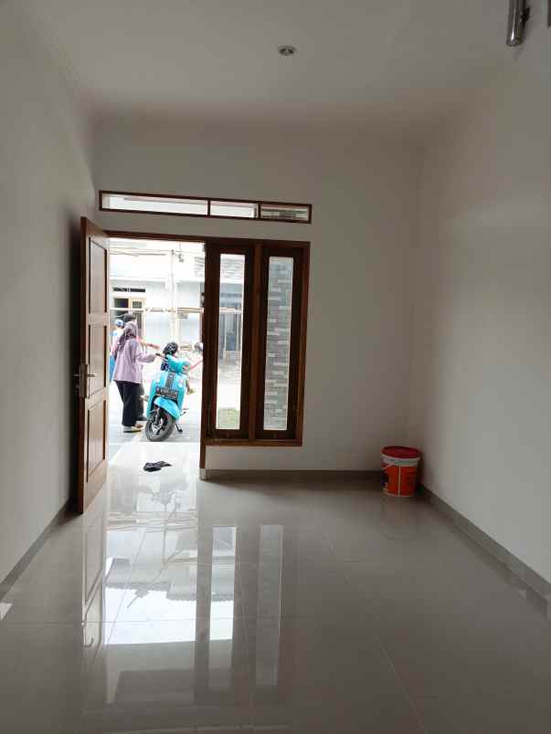 dijual rumah murah dekat stasiun depok baru