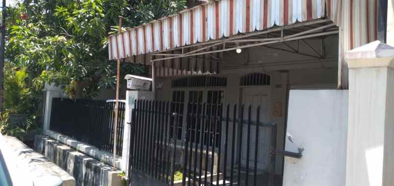 dijual rumah ngagel jaya selatan